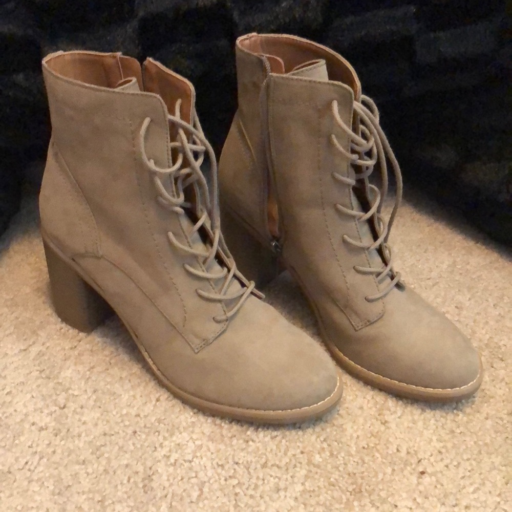 INDIGO RD. Taupe Lace-Up Boots 9.5 M